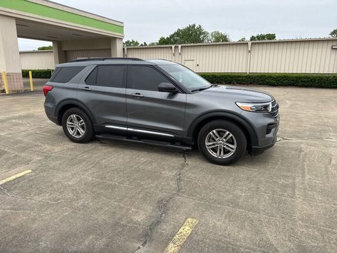 Used 2022 Ford Explorer XLT image 14