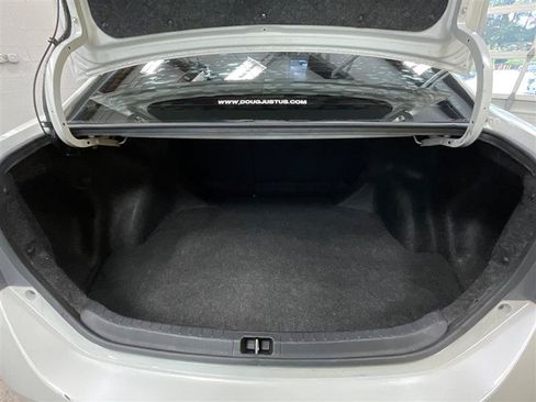Used 2019 Toyota Corolla SE FWD image 21