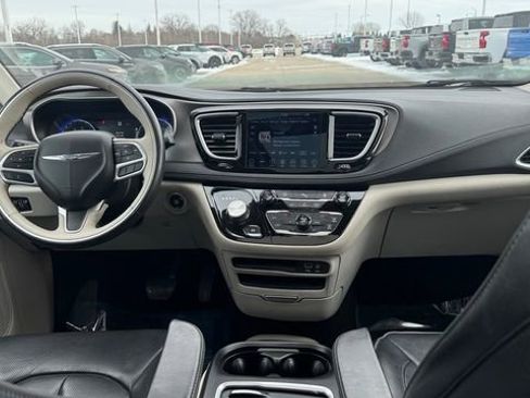 Used 2011 Chrysler Town & Country Touring-L w/ Entertainment Group #2 image 15