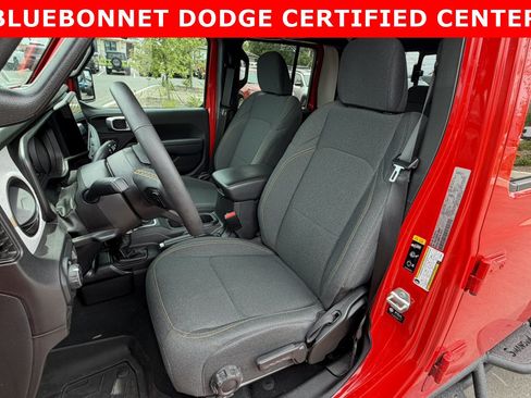 Used 2024 Jeep Gladiator Sport AWD/4WD image 11