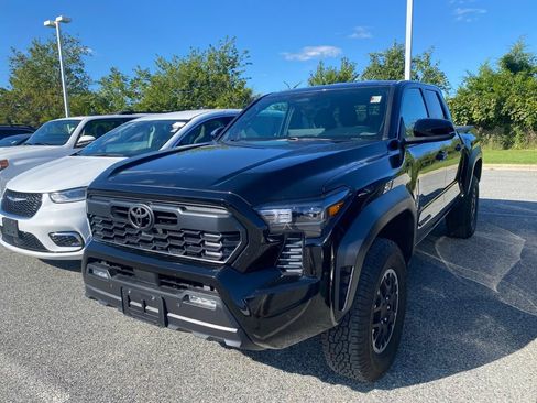 Used 2024 Toyota Tacoma TRD Off-Road w/ TRD Off Road Upgrade Package AWD/4WD image 4