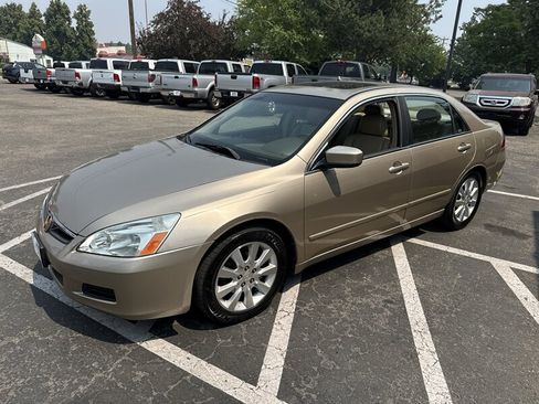 Used 2006 Honda Accord EX image 2