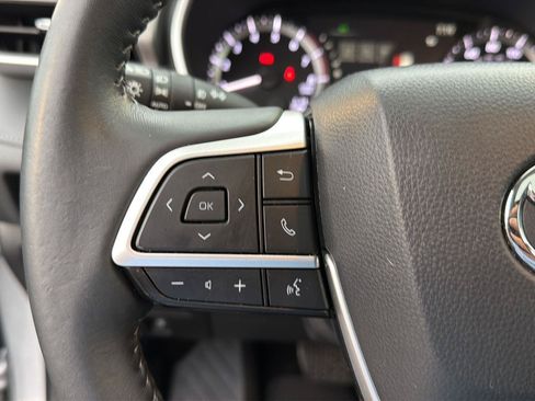 Certified 2025 Toyota Highlander XLE FWD image 22