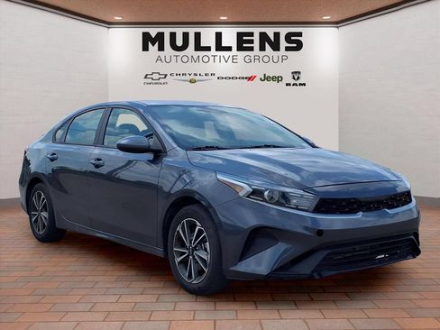 Used 2023 Kia Forte LXS FWD image 3