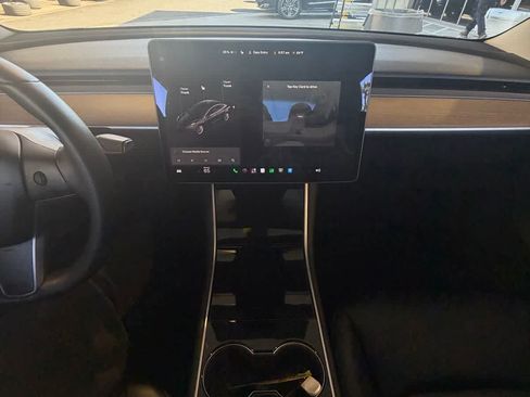 Used 2019 Tesla Model 3 Standard Range RWD image 18
