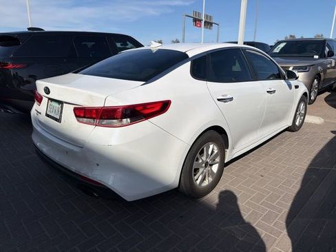 Used 2017 Kia Optima LX w/ Convenience Package image 3