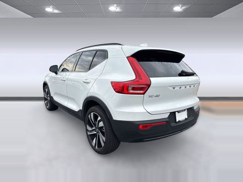 Certified 2023 Volvo XC40 B5 Plus w/ Climate Package image 3