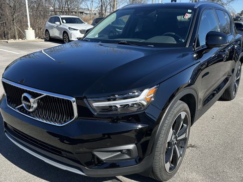 Used 2022 Volvo XC40 T5 Momentum w/ Premium Package image 5