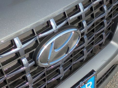 Used 2025 Hyundai Venue SEL image 30