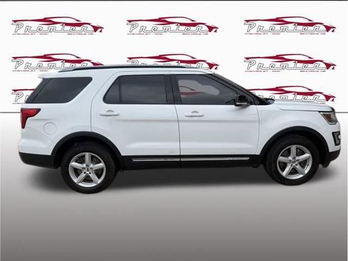 Used 2017 Ford Explorer XLT AWD/4WD image 8