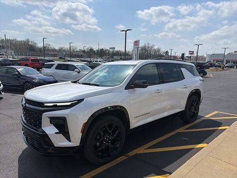 Used 2025 Chevrolet Traverse RS w/ LPO, Floor Liner Package image 2
