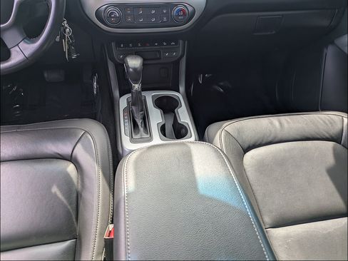 Used 2022 Chevrolet Colorado ZR2 AWD/4WD image 17