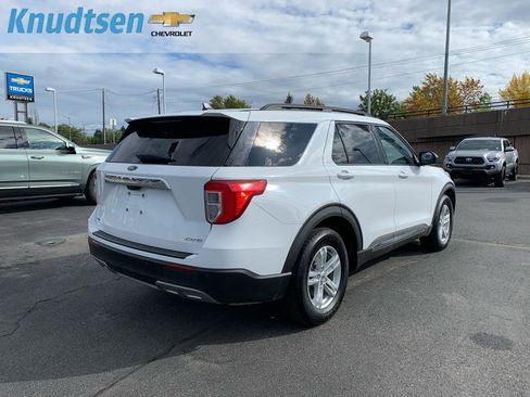 Used 2022 Ford Explorer XLT image 7