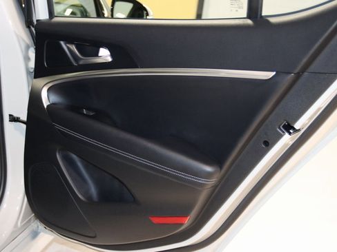 Used 2025 Genesis G70 2.5T image 56