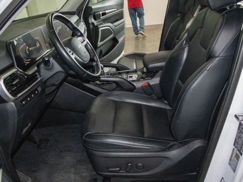 Used 2025 Kia Telluride S AWD/4WD image 8