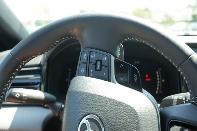 Used 2025 Toyota Camry SE FWD image 24