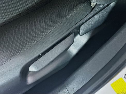 Used 2022 Toyota Corolla LE FWD image 13