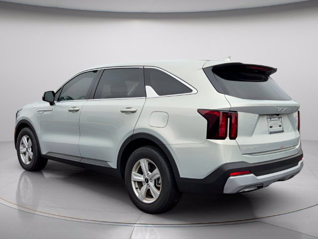Used 2026 Kia Sorento LX FWD image 6