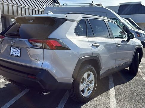 Used 2021 Toyota RAV4 XLE AWD/4WD image 3
