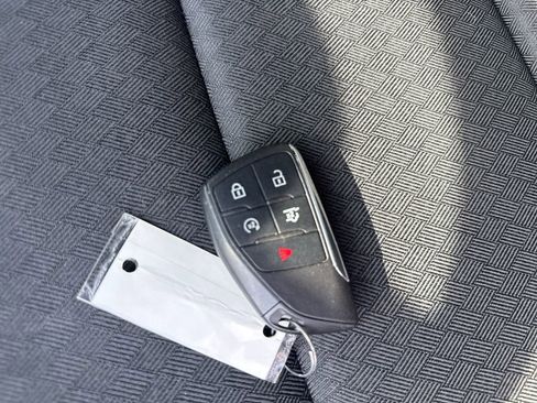 Used 2022 GMC Yukon XL SLE image 32