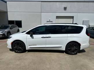 Used 2023 Chrysler Pacifica Touring-L w/ Road Tripper Package AWD/4WD video 1