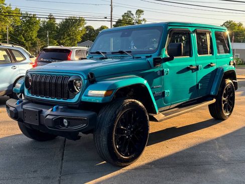 Used 2024 Jeep Wrangler Unlimited Sahara AWD/4WD image 6