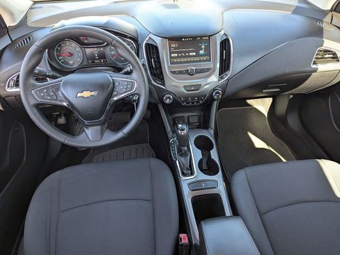Used 2018 Chevrolet Cruze LT FWD image 27