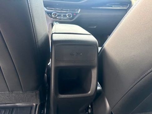 Used 2025 Buick Envista Sport Touring w/ Convenience II Package FWD image 27
