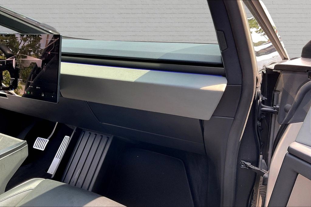 Used 2024 Tesla Cybertruck AWD Crew Cab image 19