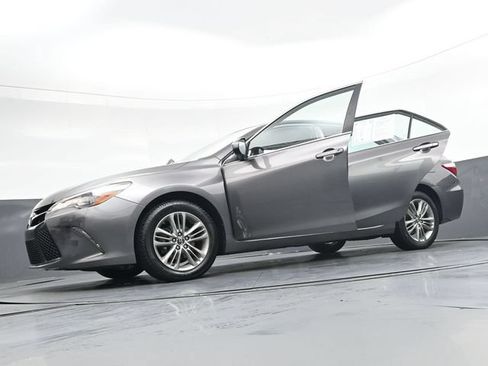 Used 2017 Toyota Camry SE FWD image 48