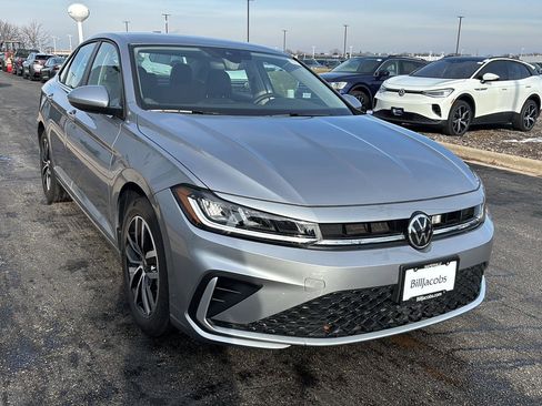 Used 2025 Volkswagen Jetta SE image 4