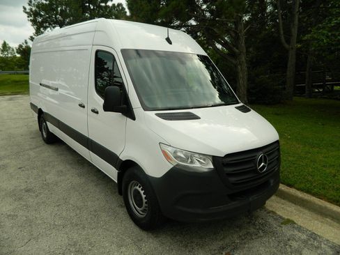 Used 2022 Mercedes-Benz Sprinter 2500 image 3