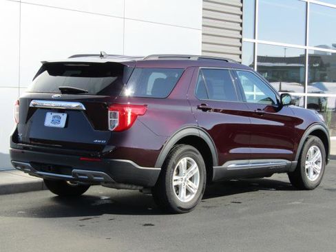 Used 2023 Ford Explorer XLT w/ Equipment Group 202A image 9