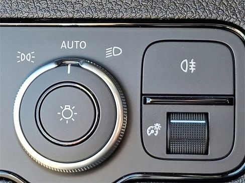 Used 2025 Mercedes-Benz Sprinter 2500 image 21