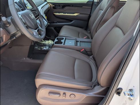 New 2026 Honda Odyssey Touring image 11