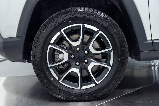 Used 2024 Jeep Compass Trailhawk AWD/4WD image 27