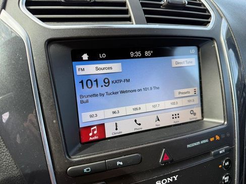 Used 2019 Ford Explorer Limited w/ Ford Safe & Smart Package AWD/4WD image 14