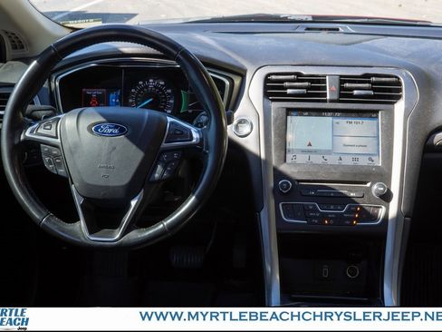 Used 2017 Ford Fusion SE w/ Fusion SE Technology Package image 14