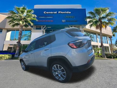 Used 2024 Jeep Compass Latitude image 7