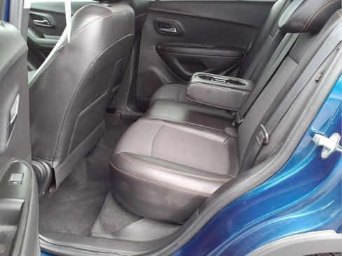 Used 2020 Chevrolet Trax LT w/ LT Convenience Package FWD image 13