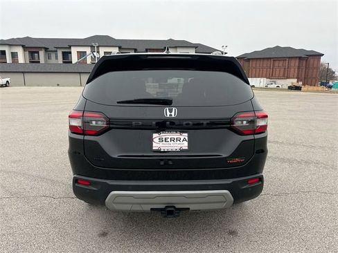 Used 2025 Honda Pilot TrailSport image 12