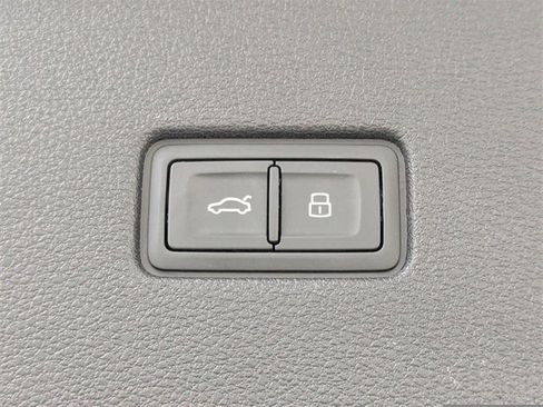 Used 2019 Audi Q8 Premium Plus image 32