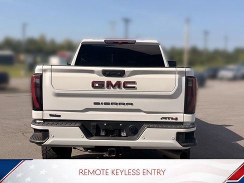 Used 2024 GMC Sierra 2500 AT4 AWD/4WD image 5