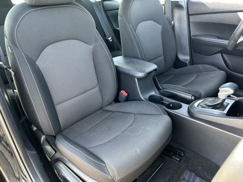 Certified 2023 Kia Forte LXS w/ LXS Technology Package image 9