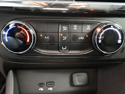 Used 2025 Buick Encore GX Preferred AWD/4WD image 22