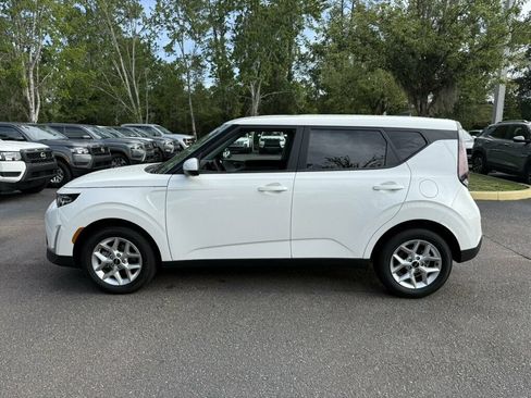 Used 2025 Kia Soul LX w/ LX Technology Package FWD image 2