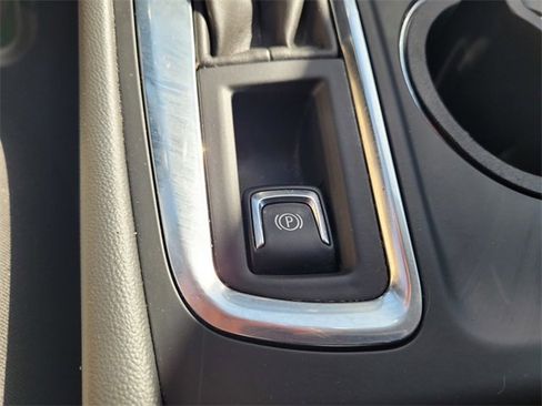 Used 2023 Chevrolet Equinox LT w/ Driver Convenience Package image 23