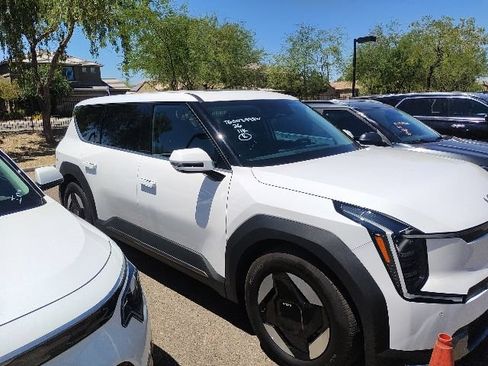 Certified 2026 Kia EV9 Light RWD image 17