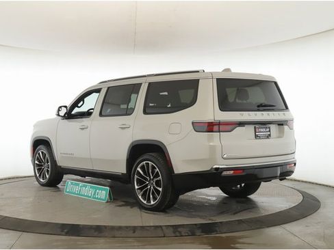 Used 2022 Jeep Wagoneer Series III w/ Premium Group I image 8