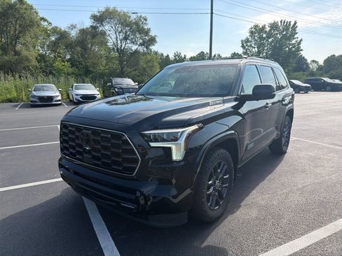 Used 2024 Toyota Sequoia Platinum AWD/4WD image 2